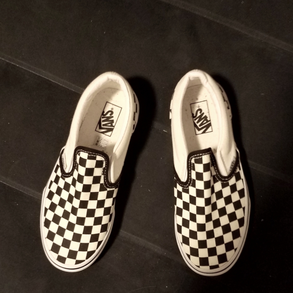 Sz.  3 Girls Van's checkered shoes.